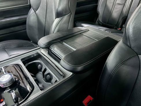 Used 2024 Jeep Wagoneer L Series III w/ Flexible Seating Group AWD/4WD image 40