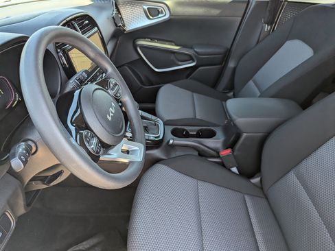 Certified 2023 Kia Soul S image 20