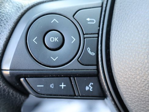 Used 2025 Toyota RAV4 XLE FWD image 21