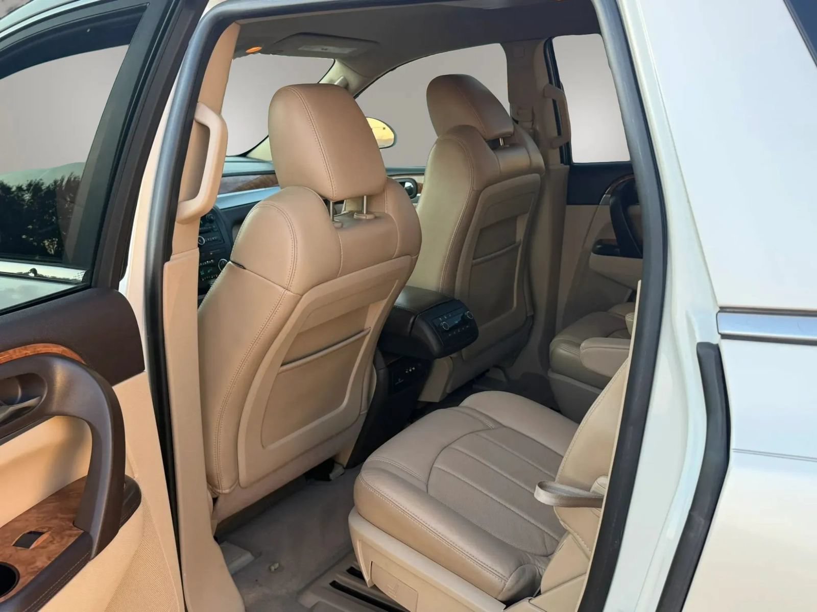 Used 2011 Buick Enclave CXL w/ Trailering Provision Package FWD image 15