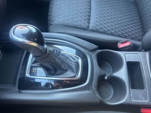 Used 2019 Nissan Rogue S image 22