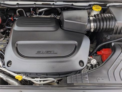 Certified 2024 Chrysler Pacifica Touring-L image 30