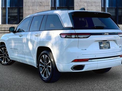 Used 2023 Jeep Grand Cherokee Overland w/ Luxury Tech Group IV AWD/4WD image 10