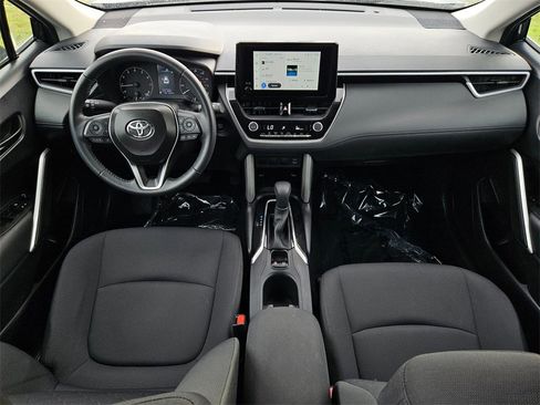 Used 2025 Toyota Corolla Cross LE image 18