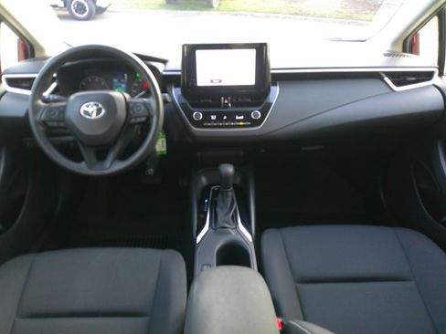 Used 2023 Toyota Corolla LE image 31