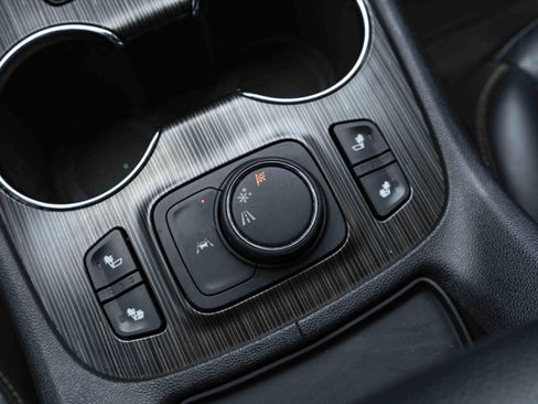 Used 2023 GMC Acadia SLT image 29