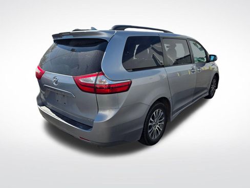 Used 2018 Toyota Sienna XLE FWD image 5