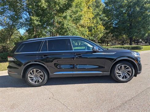 Used 2023 Lincoln Aviator 2WD image 7