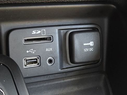 Used 2015 Jeep Cherokee Limited image 8