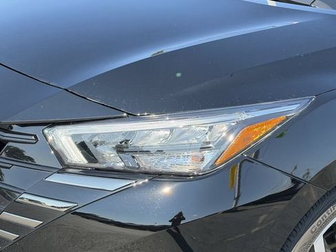 Used 2025 Nissan Versa SR w/ Trunk Package FWD image 12