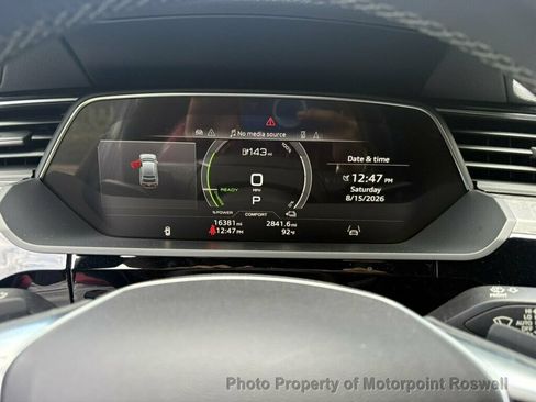 Used 2022 Audi e-tron Premium w/ Convenience Plus Package AWD/4WD image 21