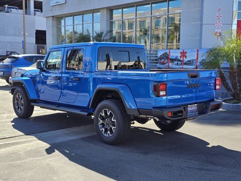 New 2026 Jeep Gladiator Sahara image 5