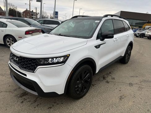 Certified 2023 Kia Sorento S w/ Panoramic Sunroof Package image 3