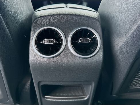 Used 2023 Mercedes-Benz GLB 250 4MATIC image 16