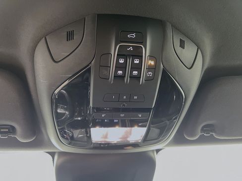 Used 2018 Maserati Levante GranLusso AWD/4WD image 21