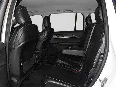 Used 2023 Jeep Grand Cherokee Limited AWD/4WD image 17