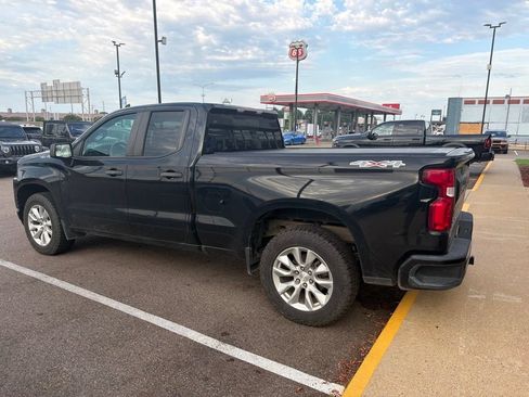 Used 2019 Chevrolet Silverado 1500 Custom w/ Custom Value Package AWD/4WD image 3