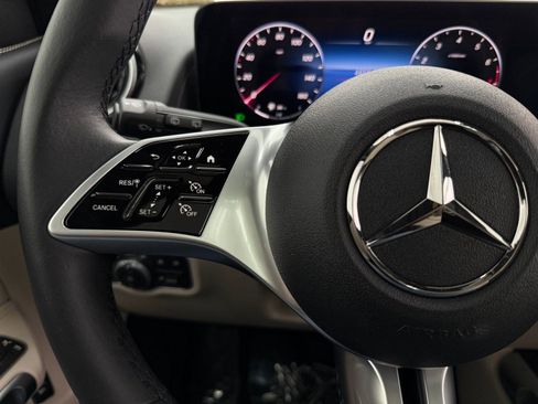 Used 2026 Mercedes-Benz GLB 250 image 15