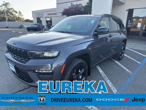 New 2025 Jeep Grand Cherokee Limited w/ Luxury Tech Group II image 1