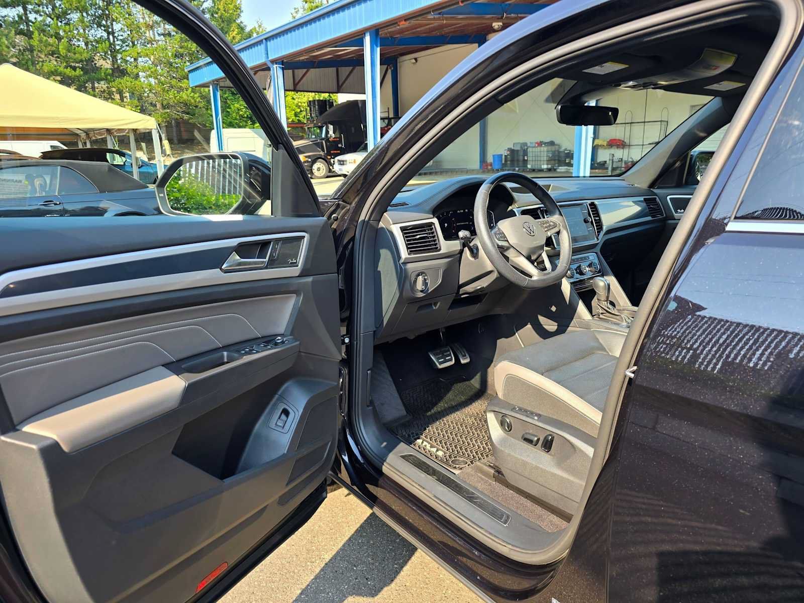 Used 2023 Volkswagen Atlas Cross Sport SEL Premium R-Line AWD/4WD image 19