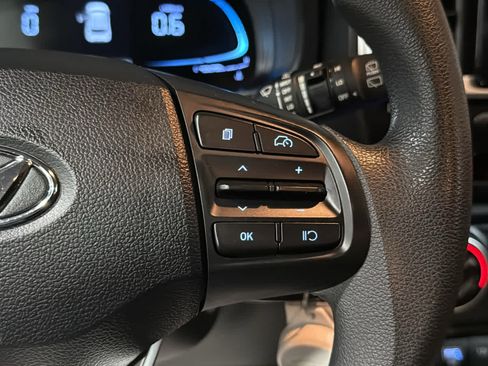 Used 2023 Hyundai Venue SE FWD image 13