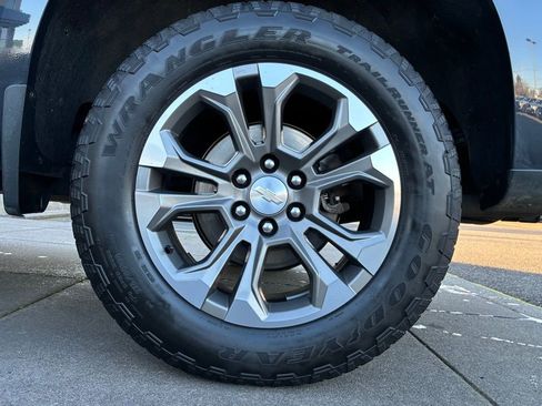 Used 2024 Chevrolet Silverado 1500 High Country w/ Technology Package image 9