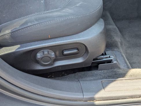 Used 2016 Ford Taurus SEL image 33