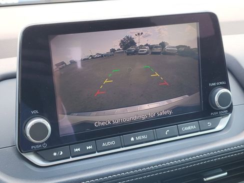 Used 2023 Nissan Rogue SV image 16