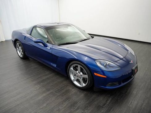 Used 2007 Chevrolet Corvette Coupe w/ Preferred Equipment Group RWD image 2