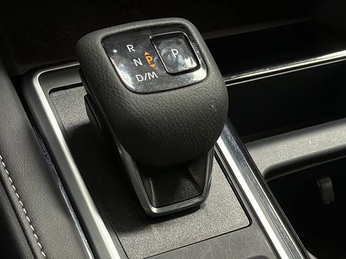 Used 2025 Nissan Pathfinder SL AWD/4WD image 18