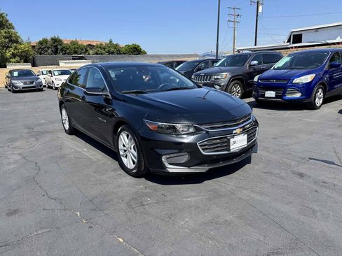 Used 2017 Chevrolet Malibu Hybrid w/ Leather Package FWD image 9