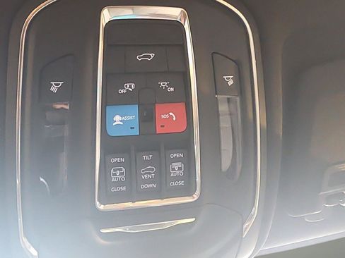 Used 2024 Jeep Grand Cherokee Limited w/ Luxury Tech Group II image 32