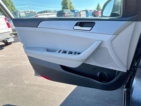 Used 2019 Hyundai Sonata SE image 18