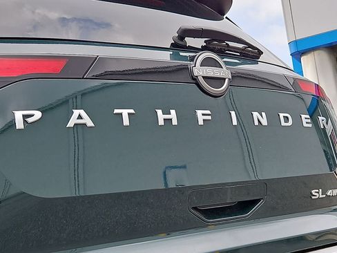 Used 2025 Nissan Pathfinder SL AWD/4WD image 37