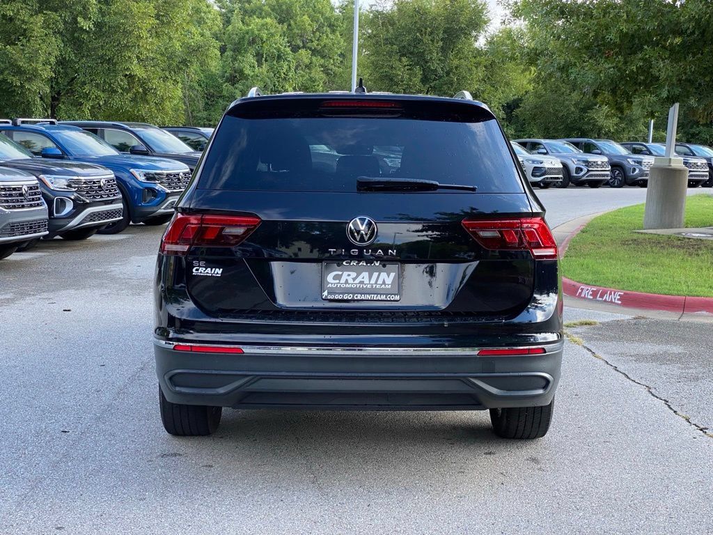 Used 2024 Volkswagen Tiguan SE w/ Panoramic Sunroof Package FWD image 6