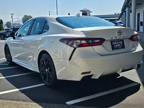 Used 2022 Toyota Camry SE FWD image 3