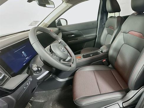 New 2026 Nissan Kicks SR image 12