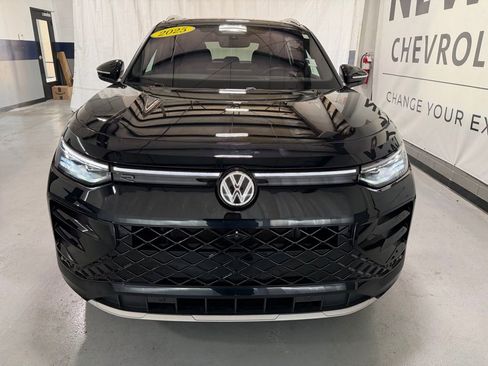 Used 2025 Volkswagen Tiguan SEL R-Line AWD/4WD image 41