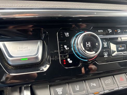 Used 2025 GMC Sierra 3500 Denali w/ Denali Reserve Package image 24