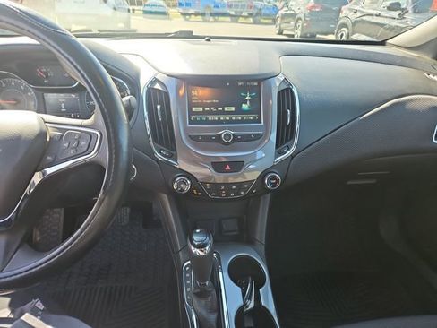 Used 2017 Chevrolet Cruze LT w/ Convenience Package image 18