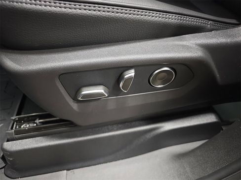 New 2026 GMC Yukon XL Denali w/ LPO, Floor Liner Package image 37