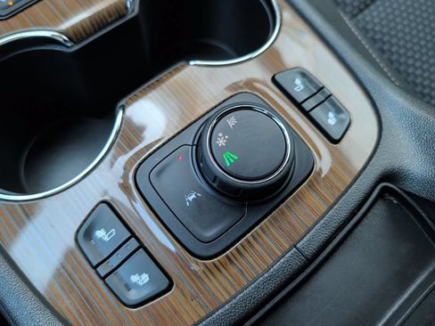 Used 2023 GMC Acadia SLE w/ Driver Convenience Package FWD image 24