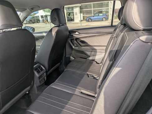 Used 2023 Volkswagen Tiguan SE FWD image 16