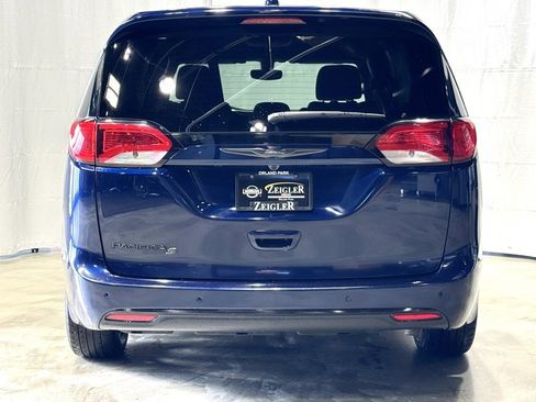 Used 2018 Chrysler Pacifica Touring Plus w/ S Appearance Package image 5