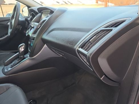 Used 2013 Ford Focus Titanium w/ Titanium Handling Pkg image 21