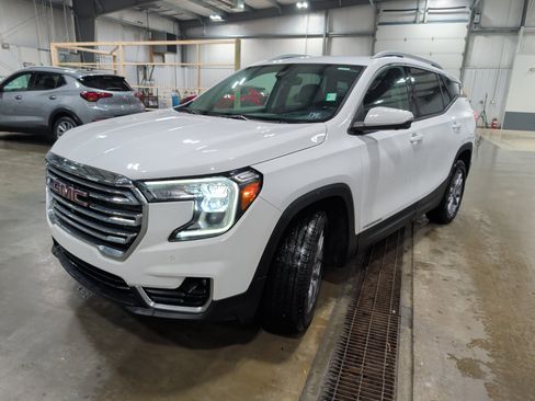 Used 2022 GMC Terrain SLT w/ Tech Package image 6