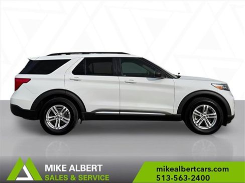 Used 2022 Ford Explorer XLT image 3