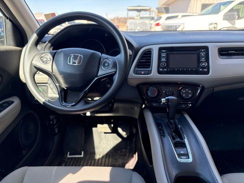Used 2019 Honda HR-V LX image 5