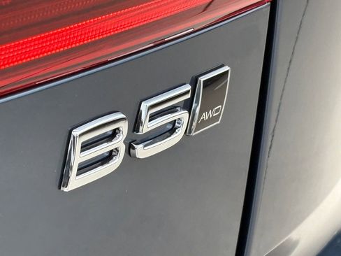 New 2026 Volvo XC60 B5 Ultra w/ Protection Package Premier AWD/4WD image 9