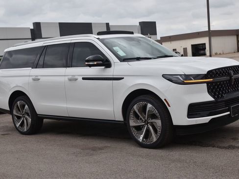 New 2026 Lincoln Navigator L Black Label AWD/4WD image 4